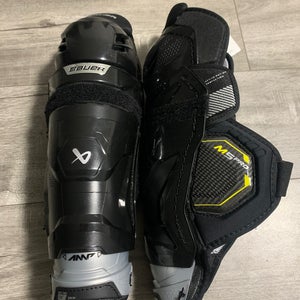Junior Bauer Supreme M5 Pro 12" Shin Pads (New)