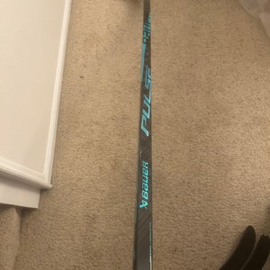 Senior Bauer Pulse Right Handed Hockey Stick P28 70 Flex (New)