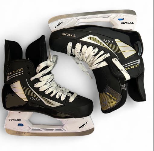 2022 True Catalyst 5 Hockey Skates Wide Width 8.5 (Used)