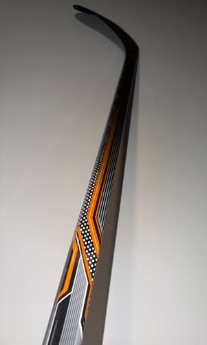 Senior Resonator Right Handed Hockey Stick P29 85 Flex XL length low kick  (New)
