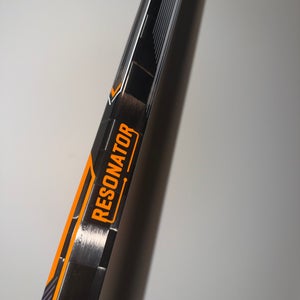 Senior Resonator Right Handed Hockey Stick P88 85 Flex (New)