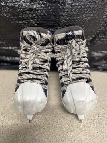2010 Reebok goalie 10K Pump Hockey Skates Regular Width Size 4.5 (Used)
