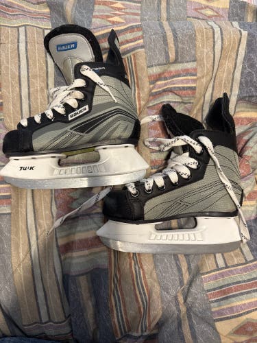 Used Youth Bauer Mega 50 Hockey Skates Regular Width 12