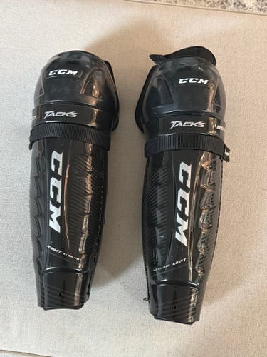 Senior CCM Tacks 9550 16" Shin Pads (Used)