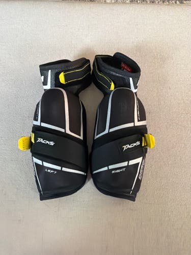 Senior Medium CCM Tacks 9550 Elbow Pads (Used)