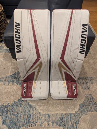 33" +2 Vaughn SLR4 Pro Carbon Goalie Leg Pads (Used)