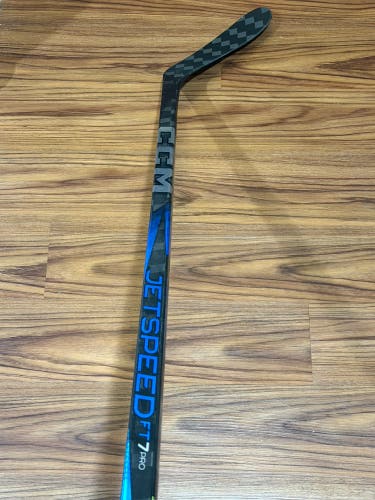Senior CCM JetSpeed FT7 Pro Right Handed Hockey Stick P28 80 Flex (Used)