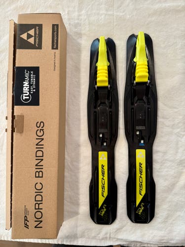 New Fischer Classic Junior Step-in Nordic IFP ski binding -in the box
