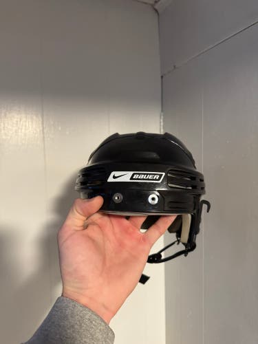 Medium Nike Bauer 3500/4500 Helmet (Used)