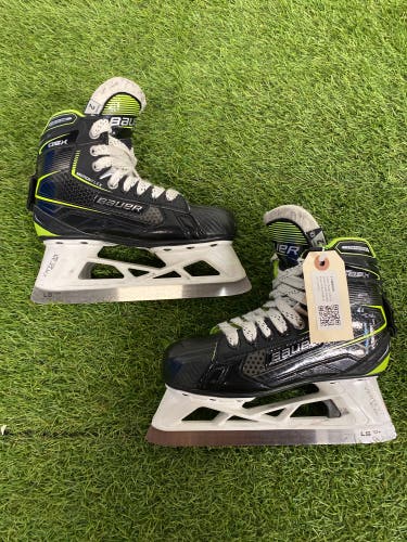 Junior Bauer GSX Hockey Goalie Skates Extra Wide Width Size 2 (Used)