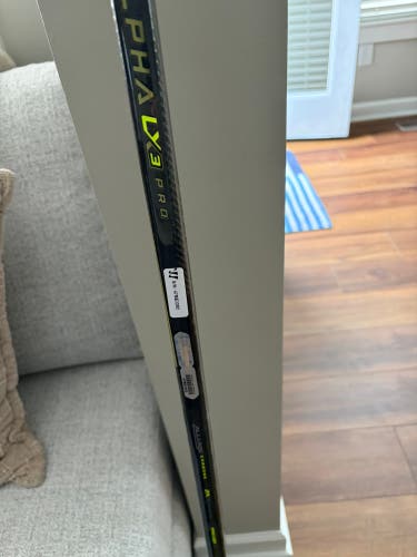 Intermediate Warrior Alpha LX3 Pro Right Handed Hockey Stick W28 65 Flex (New)