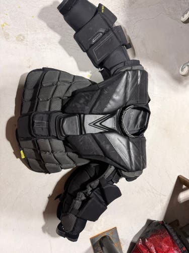 Small 2021 Bauer Vapor Hyperlite Pro Goalie Chest Protector (Used)