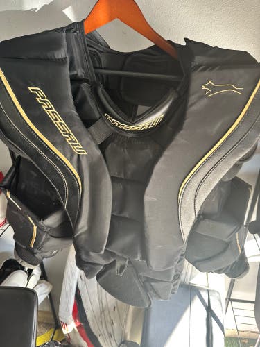 Passau Large Goalie Chest Protector (Used)