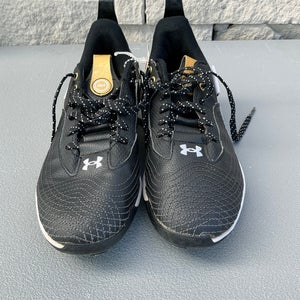 Black Kid's Size 4Y Under Armour Cleats (Used)