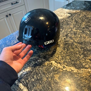 Unisex Small / Medium Giro Helmet (Used)
