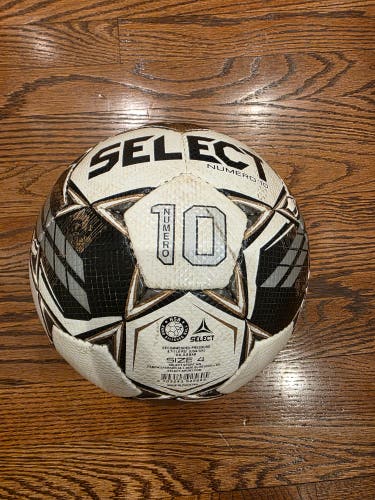 Used Select Numero 10 Soccer Ball, Size 4