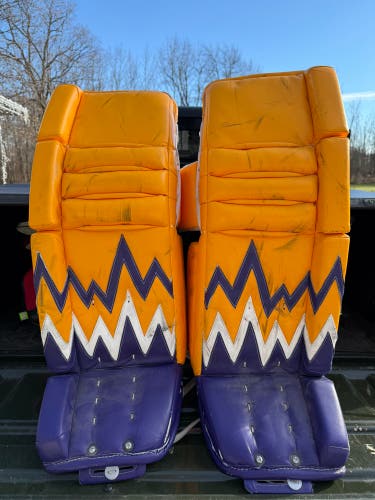 34" Simmons UL6 Goalie Leg Pads (Used)