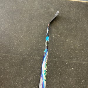 Youth Bauer Vapor FlyLite Right Handed Hockey Stick P92 30 Flex (New)