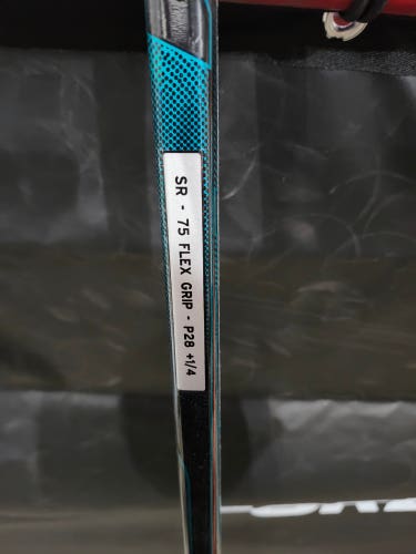 Senior CCM Vizion Right Handed Hockey Stick P28+1/4 75 Flex (New)