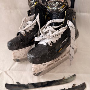 Bauer Supreme M5 Pro Hockey Skates Regular Width Size 4 (Used)