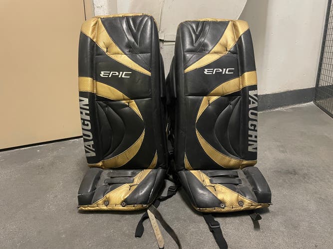 34" Vaughn Epic 8000 Goalie Leg Pads (Used)