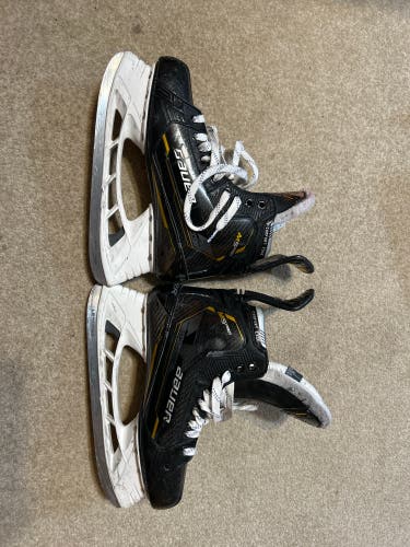 2024 Bauer Supreme M50 Pro Hockey Skates Regular Width 9 (Used)