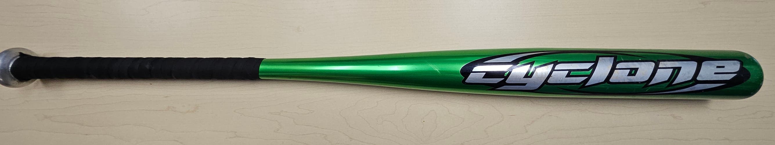 2000 Easton Cyclone Alloy Bat (-7) 26 oz 33" (Used)