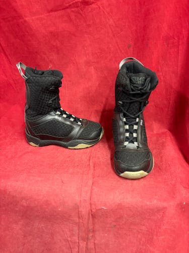 Snowboard Boots: 5Y (Big Kids / Youth) Snowboard Boots (Used)