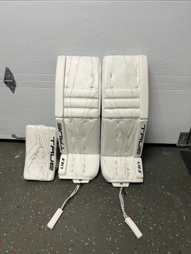 Pro 34 + 2 True L12.2 Pro Goalie Leg Pads & blocker