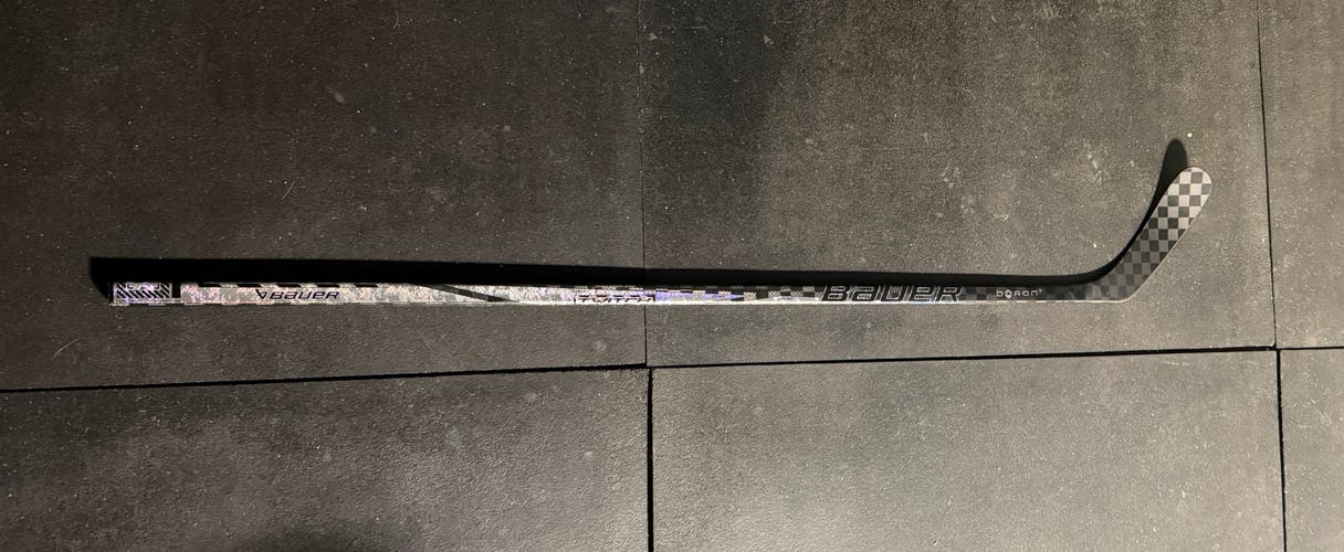 Bauer Twitch Left Hand Hockey Stick P86 (Hossa) 82 Flex Pro Stock