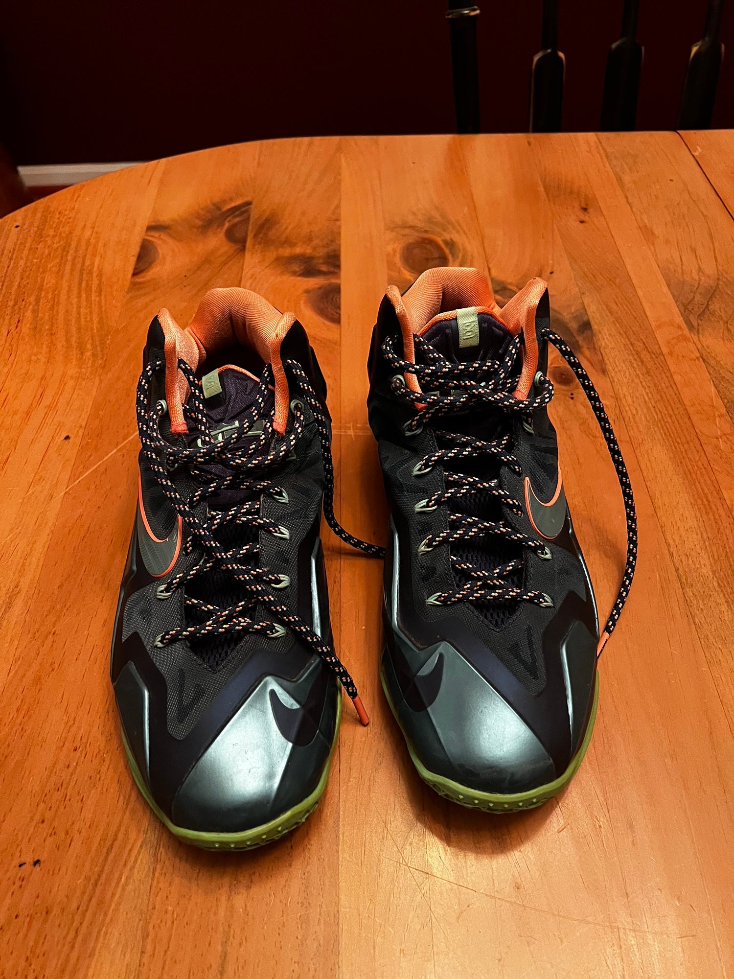 mens lebron shoes size 11