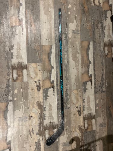 Senior Bauer Pulse Right Handed Hockey Stick P28 77 Flex (New)