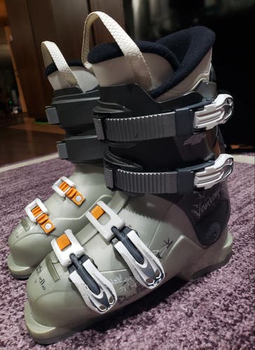 24.5 WOMENS DALBELLO SKI BOOTS VANTAGE 4 FACTOR ADULT 7.5 *USED* CLEANED