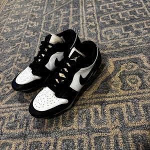 Men's Size M 10.5 (W 11.5) Adult Nike Cleats (Used)