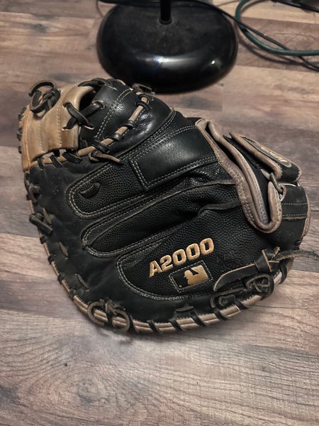 Wilson A2000 RH Catcher's Baseball Glove 34" (Used)