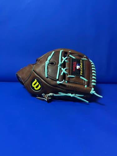 Wilson Conform A1920 RHT baseball Glove 11.5" (Used)