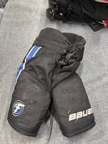 B13 USED BAUER NEXUS HOCKEY PANTS FARGO FORCE - SMALL