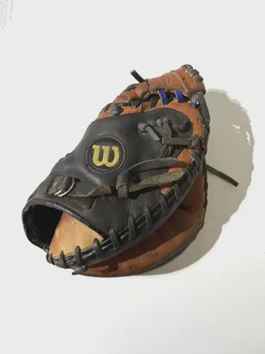 Wilson A1861 PRO-20 Fully Broken In 32.75” Baseball Catchers Mitt Right Throw