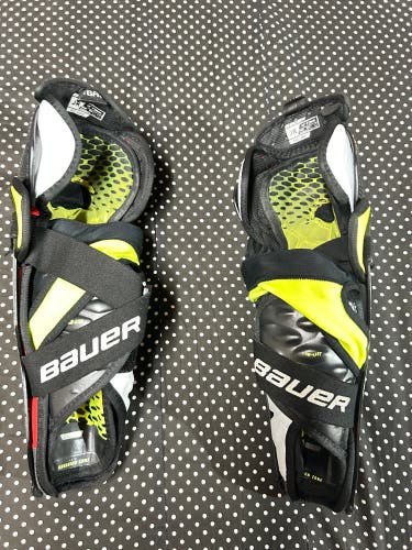 Junior Bauer Vapor Hyperlite 12" Shin Pads (Used)