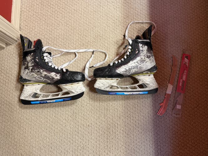 Bauer Hyperlite Hockey Skates - Pro Stock 8.5