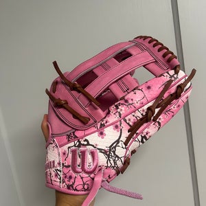 2025 Wilson A2000 RH Outfield Baseball Glove 12.75" (New)