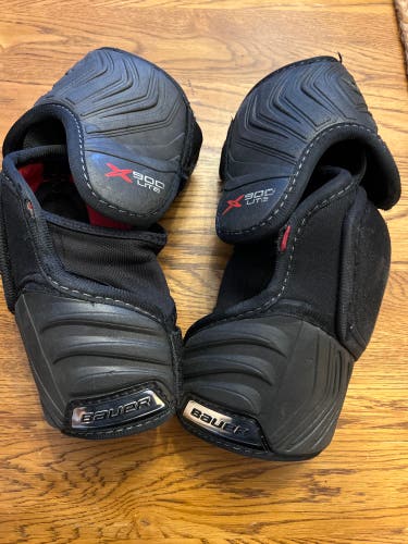 Junior Medium Bauer Vapor X900 Lite Elbow Pads (Used)