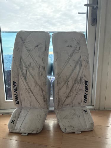 33"+ Bauer Vapor X5 Pro Goalie Leg Pads Small (Used)