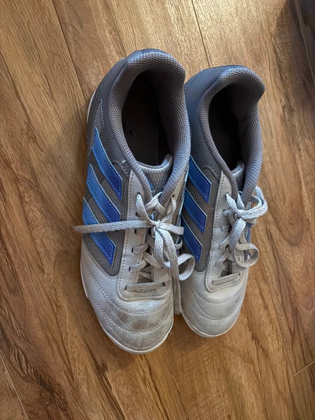 Gray Men's Size M 7.0 (W 8.0) Adult Adidas Top Sala Shoes (Used)