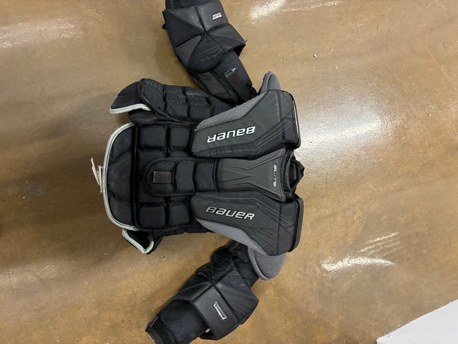 INT Medium Bauer Elite Chest