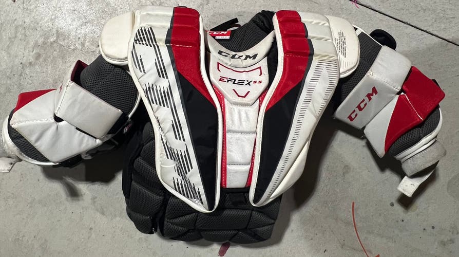 Small / Medium CCM EFlex 5.5 Goalie Chest Protector (Used)