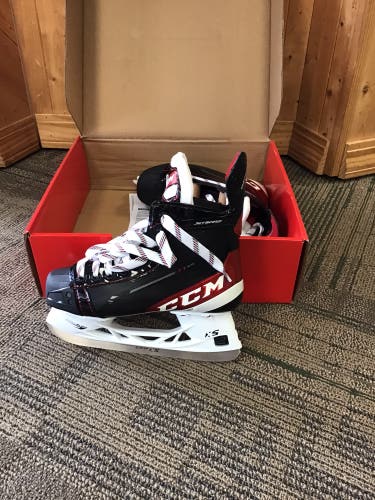CCM JetSpeed FT485 Hockey Skates Regular Width 8 (New)