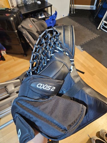 CCM Axis 2 Pro 591 Game Ready Palm Regular Hand