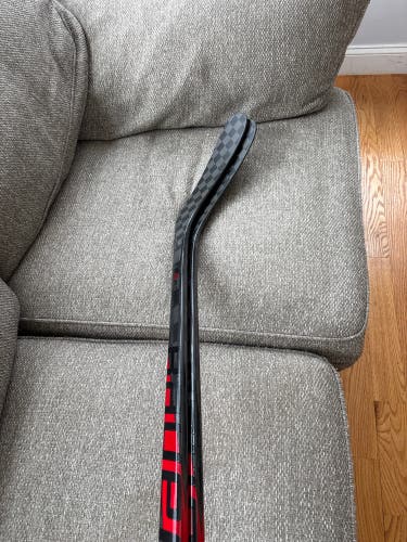 (2 Pack) Senior Bauer Pulse RH Hockey Stick P92 77 Flex (New)