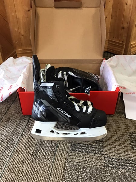 CCM Tacks Vector Hockey Skates Wide Width 8.5 (New)